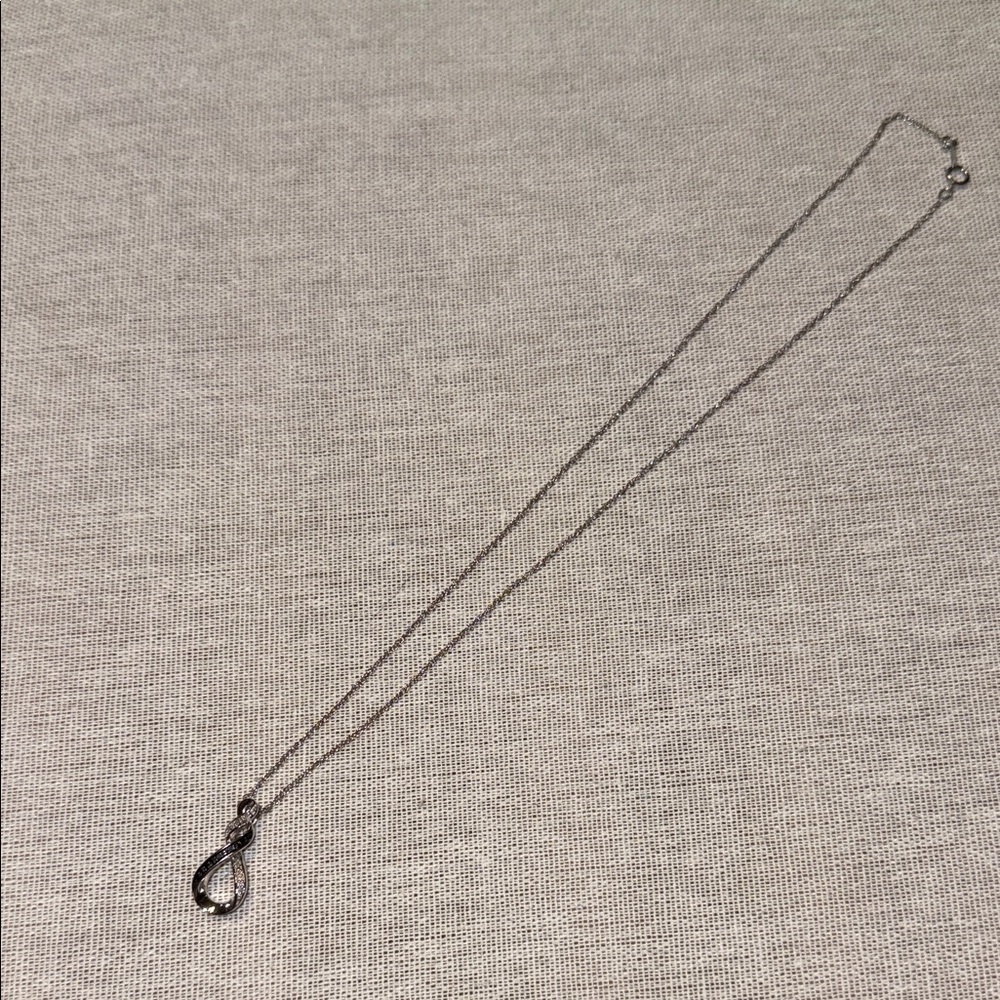 Elegant Silver Teardrop Pendant Necklace